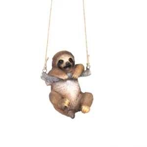 Faultier auf Schaukel – charmante Hängefigur mit tropischem Flair
